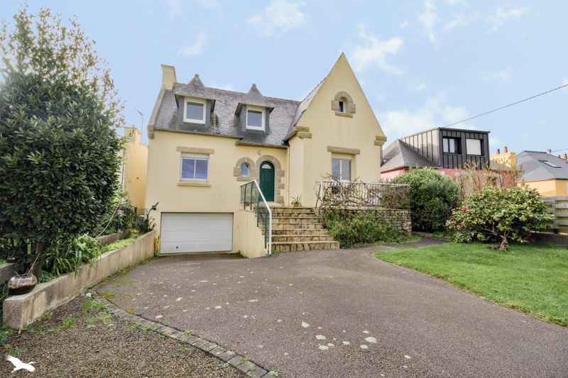 Vente Maison LE RELECQ KERHUON - 6 pièces -123 m² - (29480)