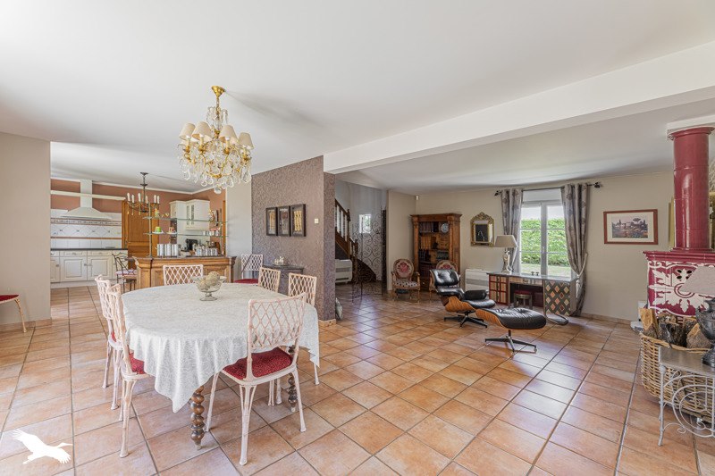 Vente Maison NEUILLE LE LIERRE - 7 pièces -201 m² - (37380)