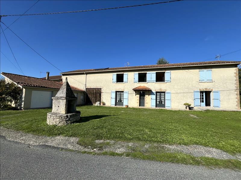 Vente Maison DEVIAT - 8 pièces -245 m² - (16190)