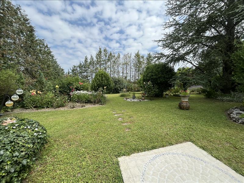 Vente Maison DEVIAT - 8 pièces -245 m² - (16190)