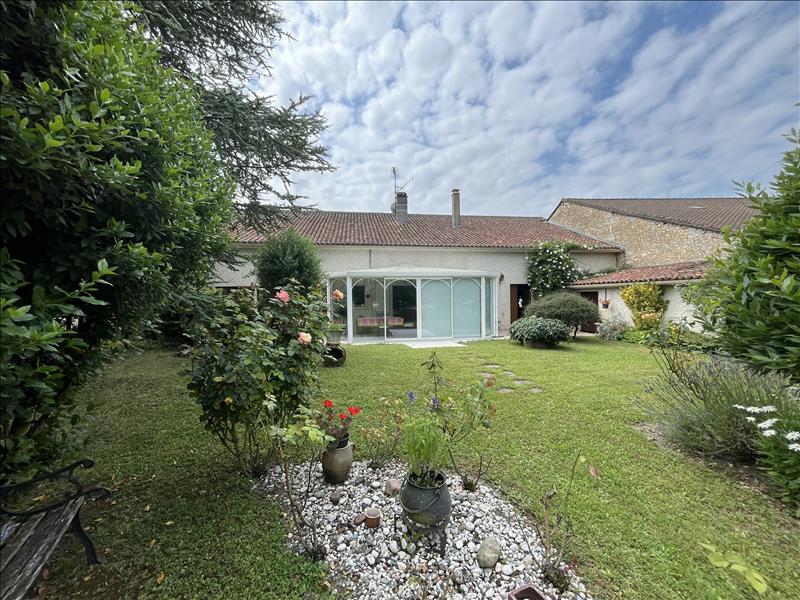Vente Maison DEVIAT - 8 pièces -245 m² - (16190)