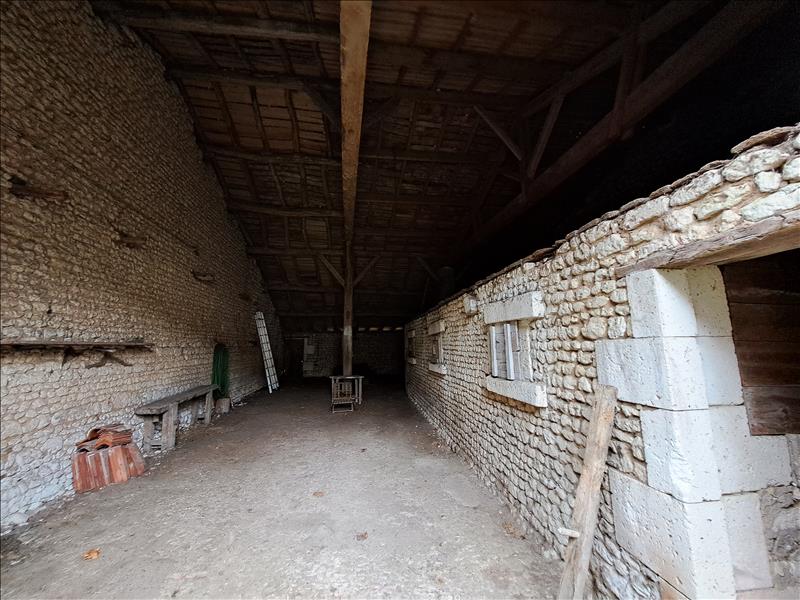 Vente Maison DEVIAT - 7 pièces -228 m² - (16190)