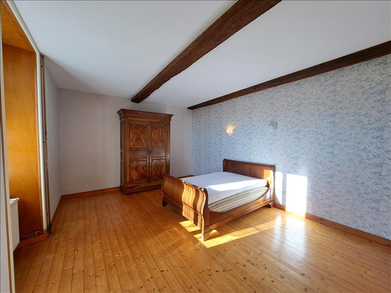 Vente Maison DEVIAT - 7 pièces -228 m² - (16190)