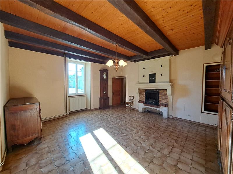 Vente Maison DEVIAT - 7 pièces -228 m² - (16190)