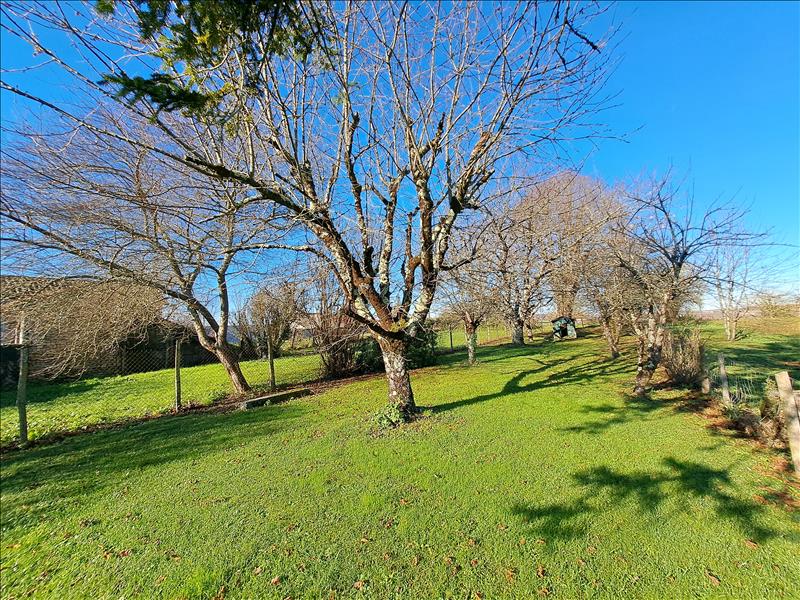 Vente Maison DEVIAT - 7 pièces -228 m² - (16190)