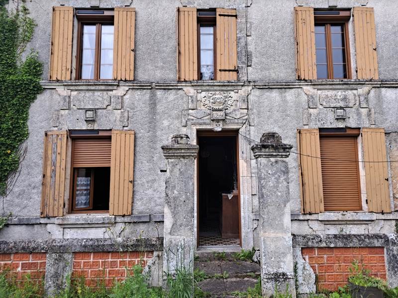 Vente Maison MONTMOREAU - 5 pièces -93 m² - (16190)