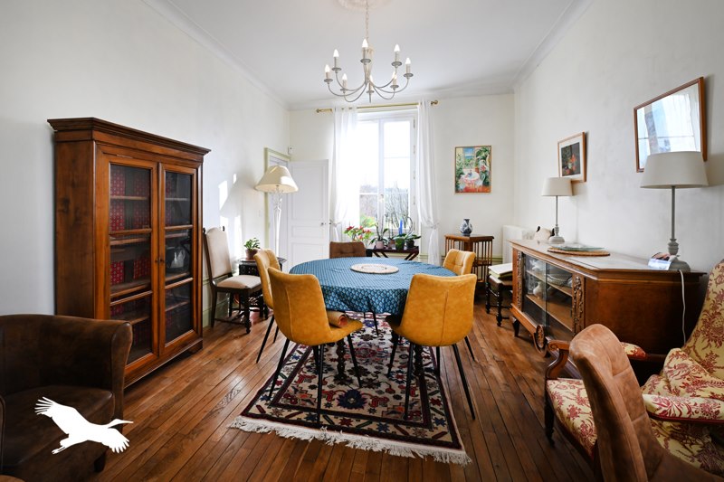 Vente Maison MONTMOREAU - 7 pièces -170 m² - (16190)
