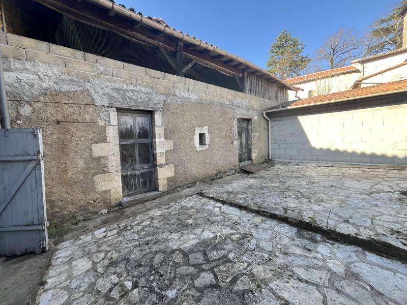 Vente Maison MONTMOREAU - 4 pièces -120 m² - (16190)
