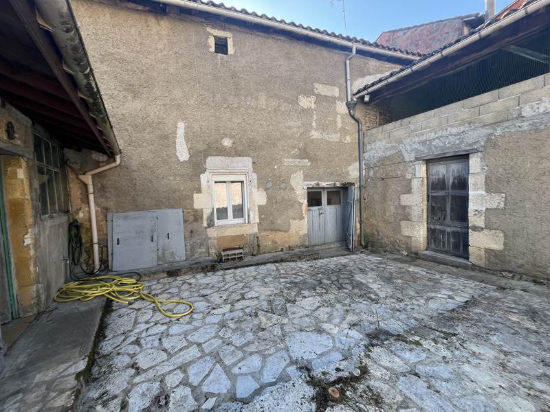 Vente Maison MONTMOREAU - 4 pièces -120 m² - (16190)