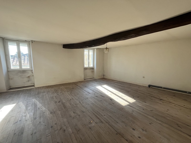Vente Maison MONTMOREAU - 4 pièces -120 m² - (16190)