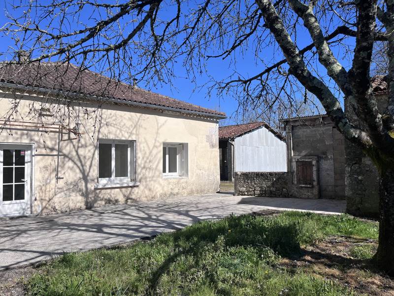 Vente Maison MONTMOREAU - 6 pièces -112 m² - (16190)