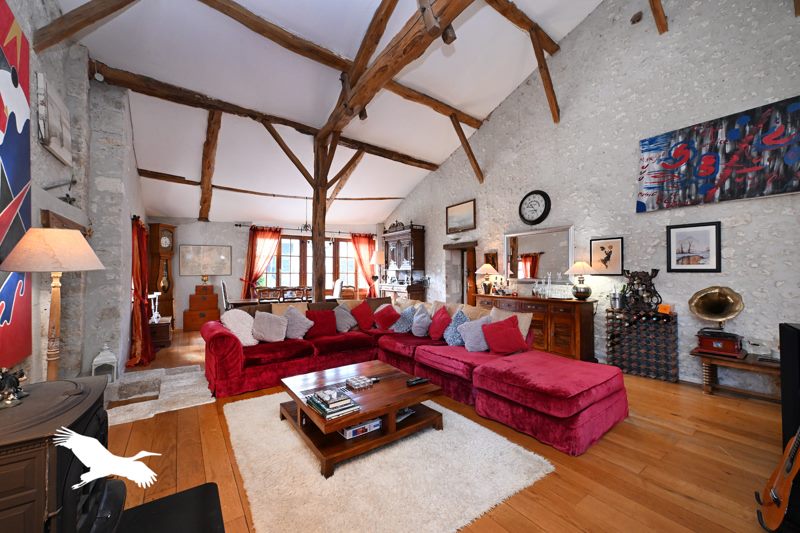 Vente Maison POULLIGNAC - 7 pièces -300 m² - (16190)