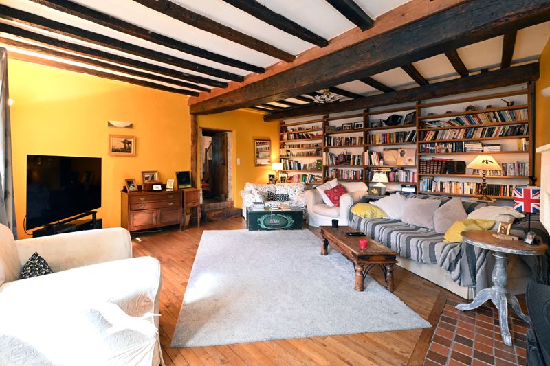 Vente Maison POULLIGNAC - 7 pièces -300 m² - (16190)