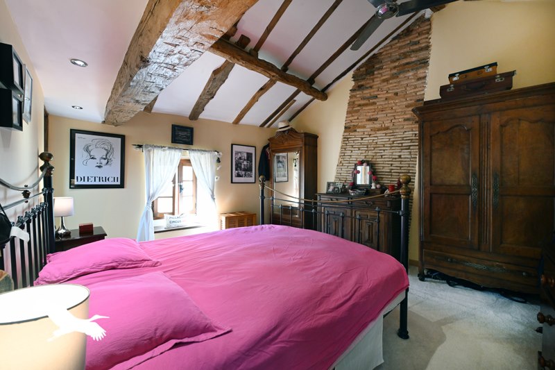 Vente Maison POULLIGNAC - 7 pièces -300 m² - (16190)