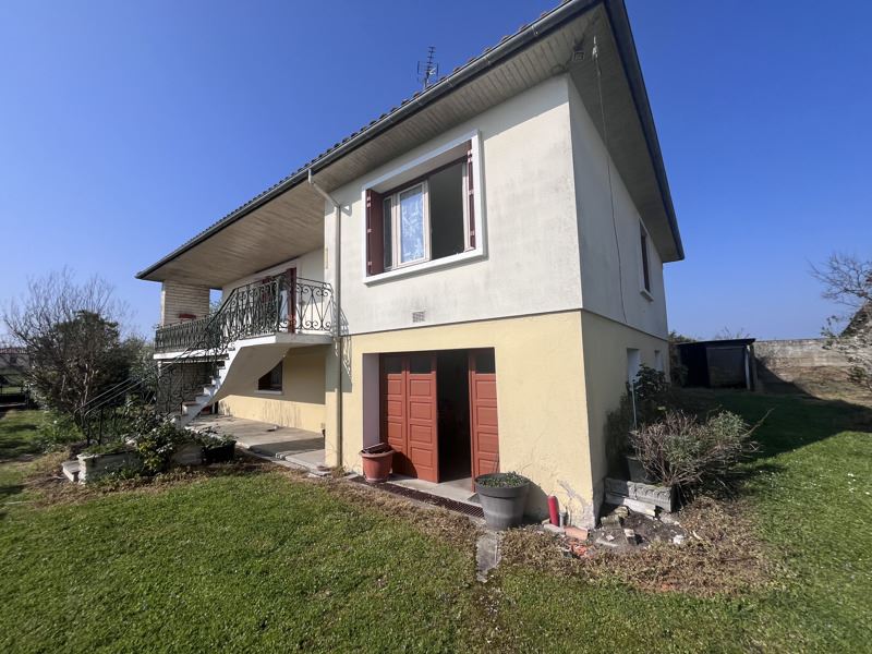 Vente Maison BORS DE MONTMOREAU - 5 pièces -170 m² - (16190)