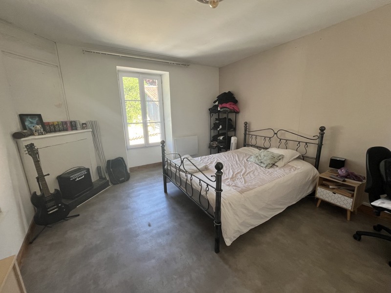 Vente Maison MONTMOREAU - 7 pièces -175 m² - (16190)