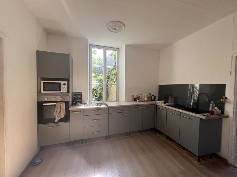 Vente Maison MONTMOREAU - 7 pièces -175 m² - (16190)