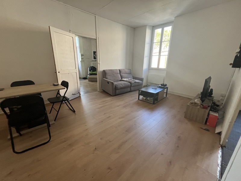 Vente Maison MONTMOREAU - 7 pièces -175 m² - (16190)