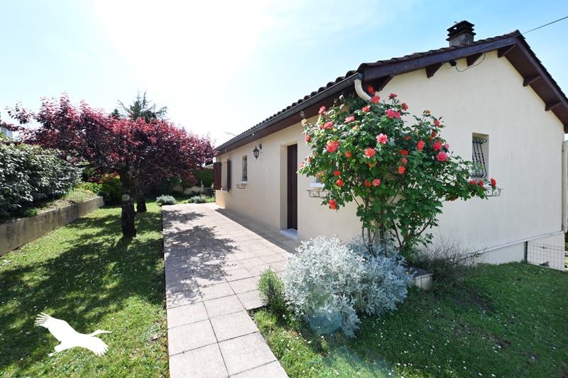 Vente Maison MONTMOREAU - 5 pièces -125 m² - (16190)