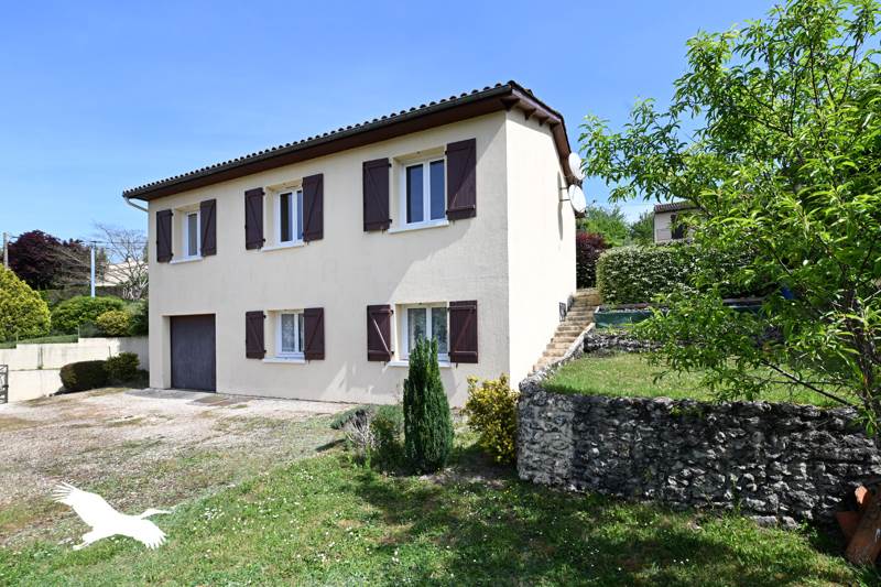 Vente Maison MONTMOREAU - 5 pièces -125 m² - (16190)