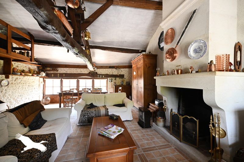 Vente Maison SALLES LAVALETTE - 5 pièces -150 m² - (16190)