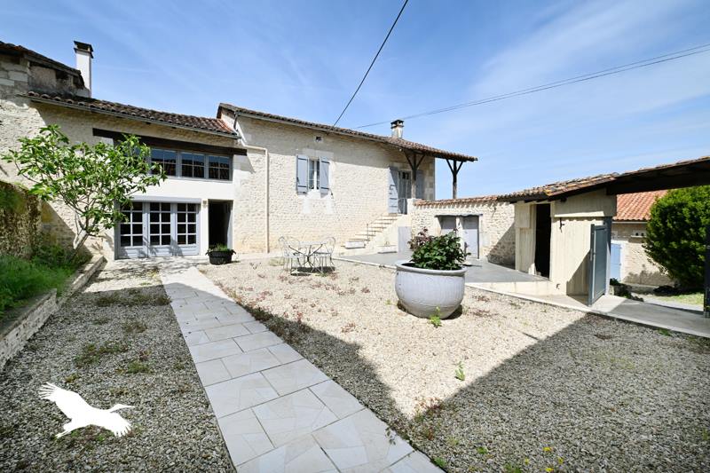 Vente Maison SALLES LAVALETTE - 5 pièces -150 m² - (16190)