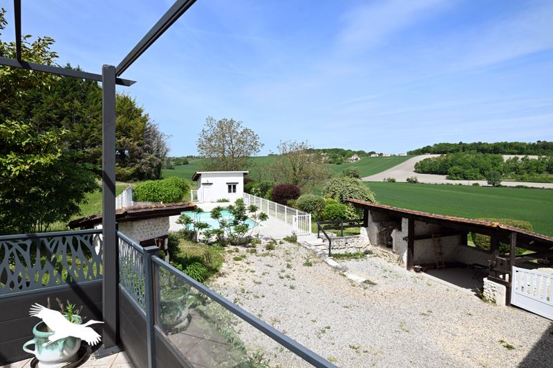 Vente Maison SALLES LAVALETTE - 5 pièces -150 m² - (16190)