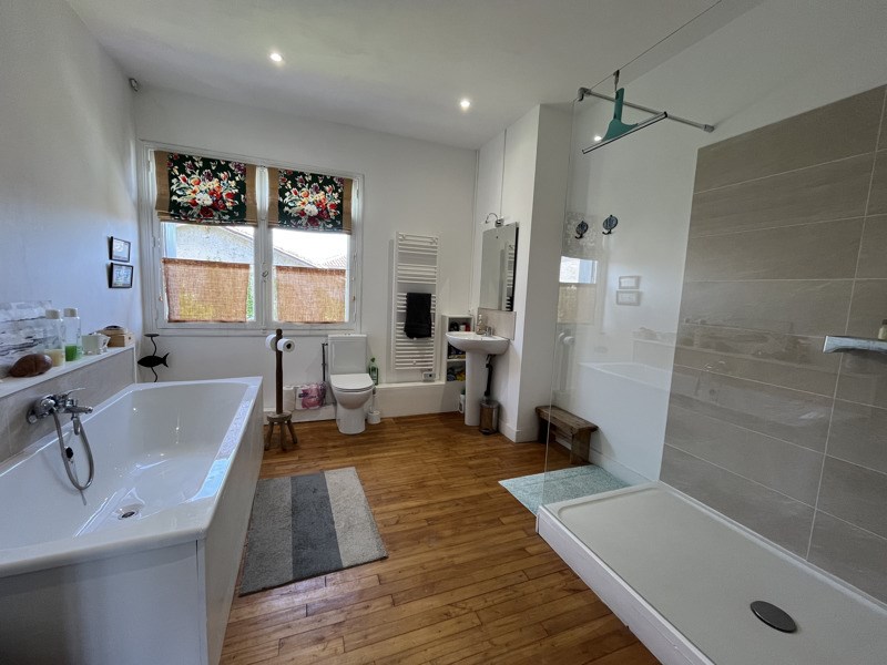 Vente Maison GURAT - 6 pièces -184 m² - (16320)