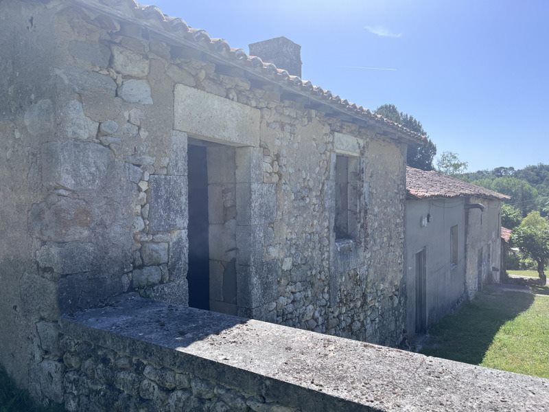 Vente Grange CHADURIE - 3 pièces -146 m² - (16250)