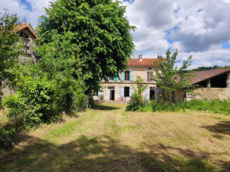 Vente Maison CHADURIE - 4 pièces -132 m² - (16250)