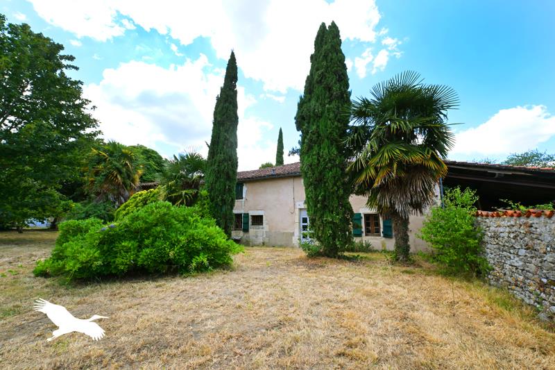 Vente Maison CHADURIE - 7 pièces -224 m² - (16250)