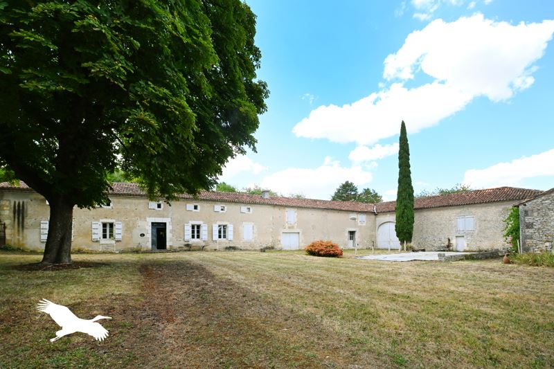 Vente Maison CHADURIE - 7 pièces -224 m² - (16250)