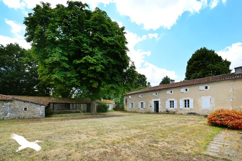 Vente Maison CHADURIE - 7 pièces -224 m² - (16250)
