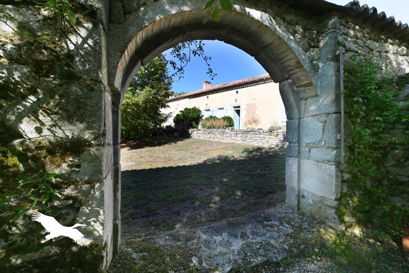 Vente Maison Montmoreau - 6 pièces -247 m² - (16190)