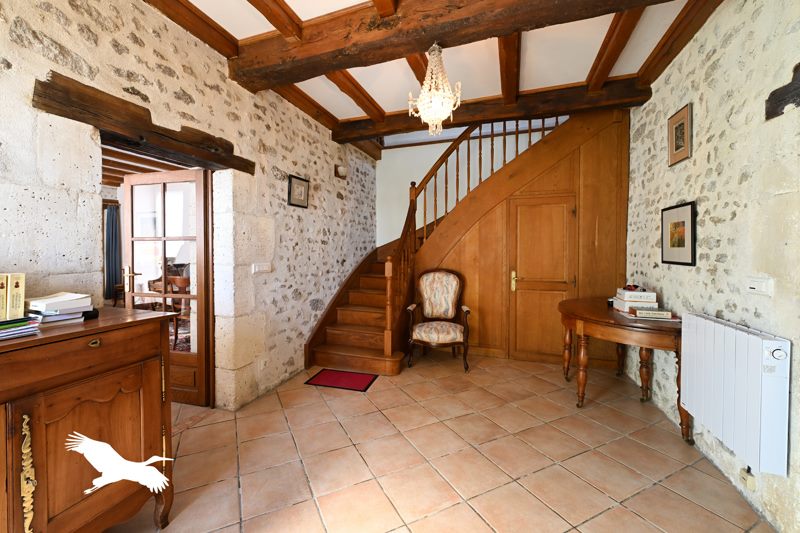 Vente Maison Montmoreau - 6 pièces -247 m² - (16190)