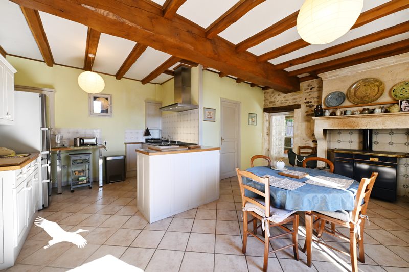 Vente Maison Montmoreau - 6 pièces -247 m² - (16190)