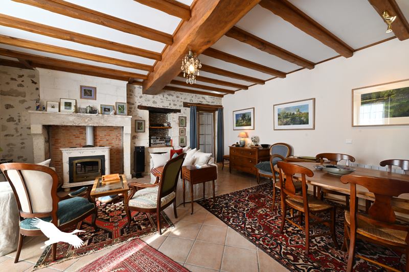 Vente Maison Montmoreau - 6 pièces -247 m² - (16190)