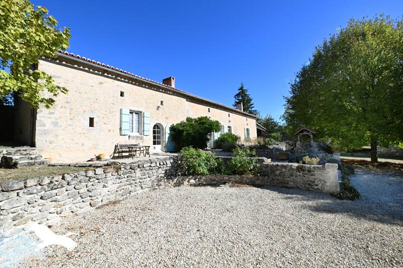 Vente Maison Montmoreau 16190 6 pièces - 247 m²