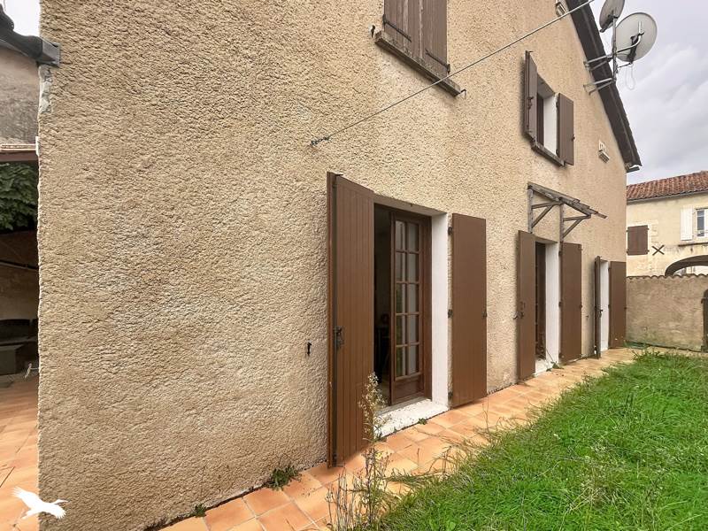 Vente Maison Montmoreau - 4 pièces -140 m² - (16190)