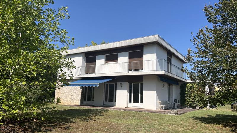 Vente Maison ROQUEFORT - 8 pièces -191 m² - (40120)