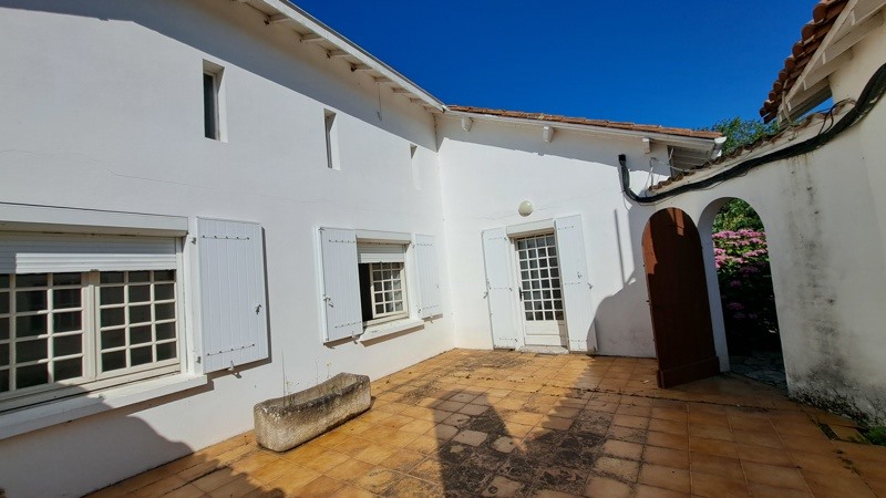 Vente Maison ST SEURIN SUR L ISLE - 7 pièces -224 m² - (33660)