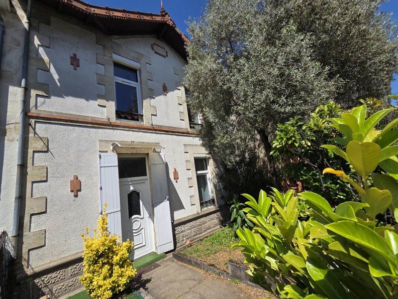 Vente Maison ST MEDARD DE GUIZIERES - 5 pièces -154 m² - (33230)