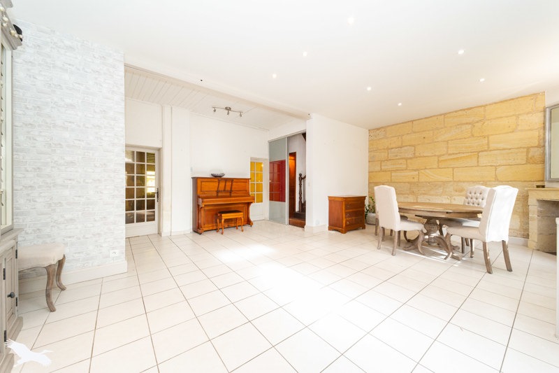 Vente Maison ST MEDARD DE GUIZIERES - 5 pièces -154 m² - (33230)