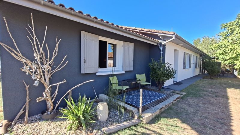 Vente Maison Saint-Seurin-sur-l'Isle - 5 pièces -111 m² - (33660)