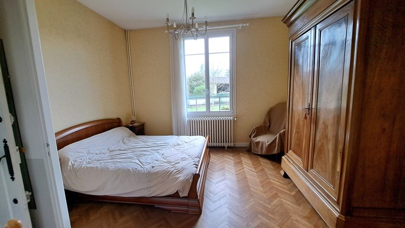 Vente Maison Saint-Seurin-sur-l'Isle - 7 pièces -159 m² - (33660)