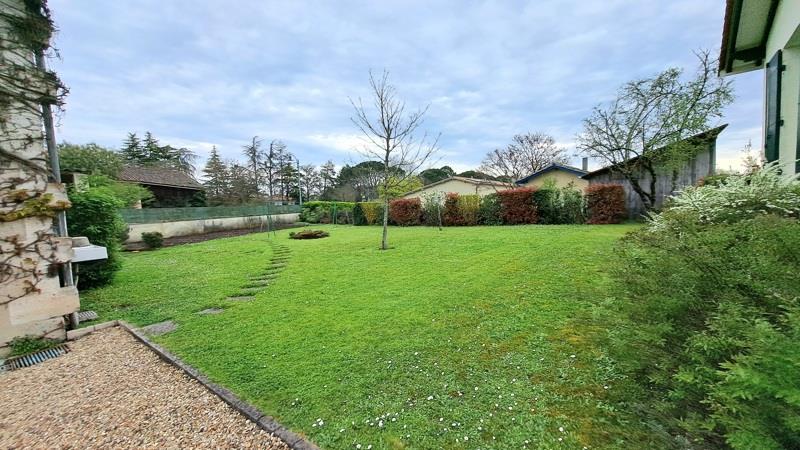 Vente Maison Saint-Seurin-sur-l'Isle - 7 pièces -159 m² - (33660)
