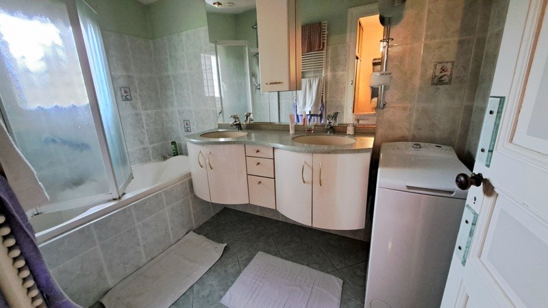 Vente Maison Saint-Seurin-sur-l'Isle - 7 pièces -159 m² - (33660)