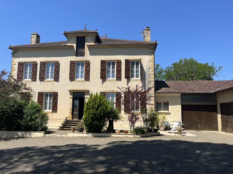 Vente Maison LAUJUZAN - 9 pièces -380 m² - (32110)