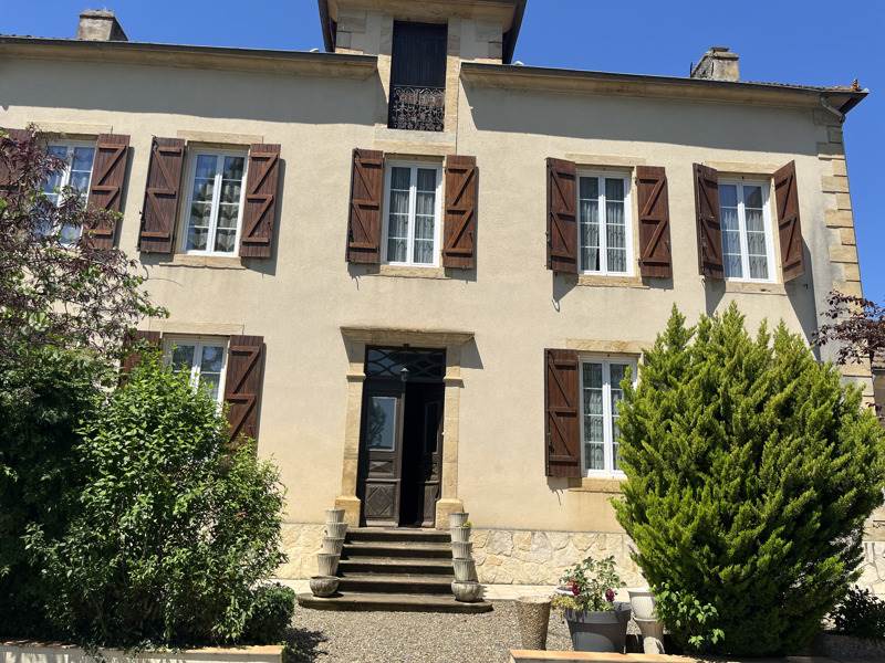 Vente Maison LAUJUZAN - 9 pièces -380 m² - (32110)