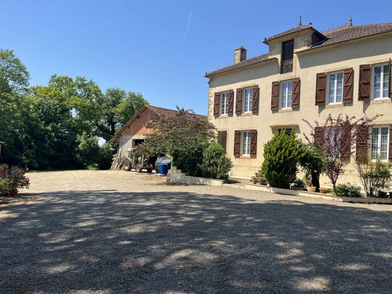 Vente Maison LAUJUZAN - 9 pièces -380 m² - (32110)